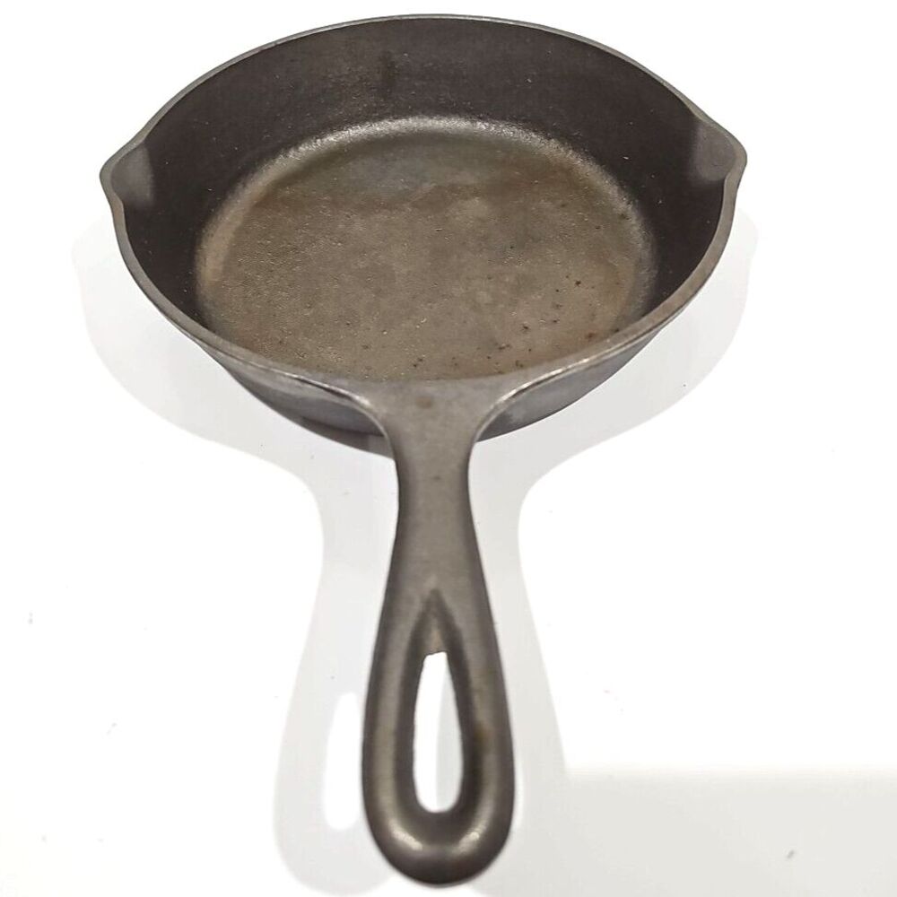 Vintage 8" Cast Iron SK Skillet #5 D 2 Made in USA 3 Notch Heat Ring No Wobble